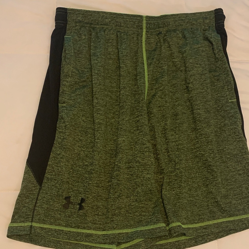 Under Armour Men's Large Green Shorts